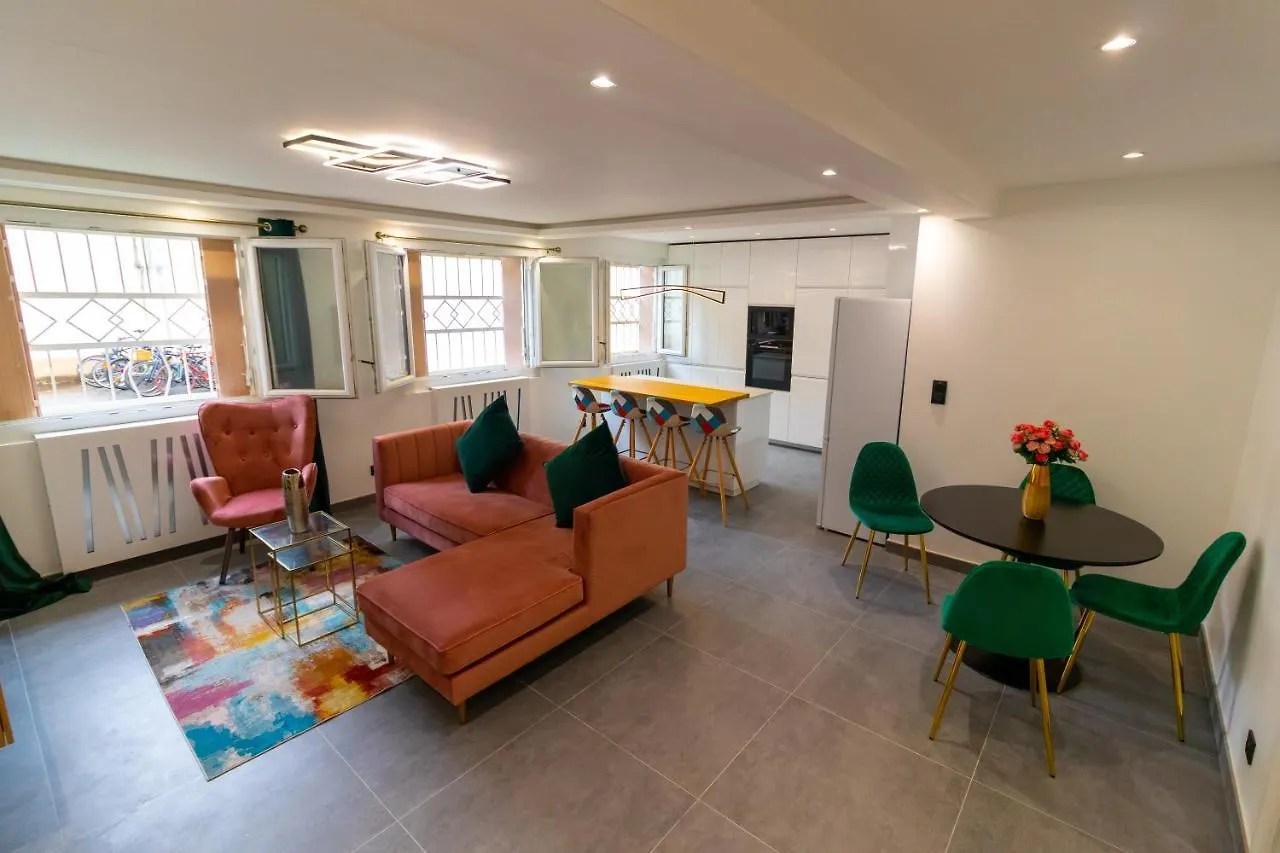 Appartement Parking Gratuit - Chic Et Elegant A Villeurbanne - Tout Fourni