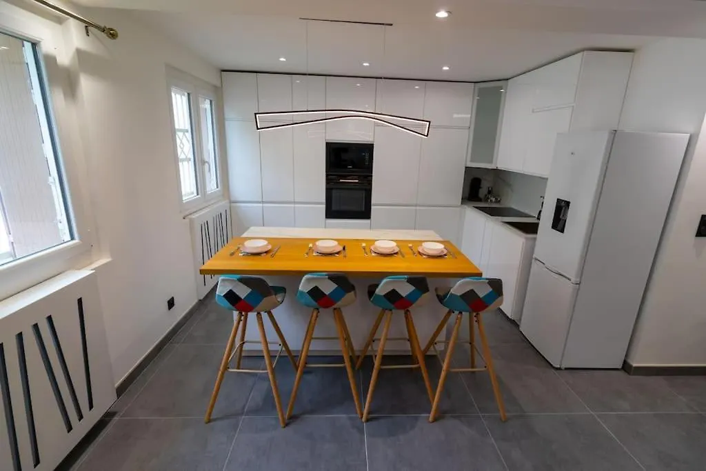 Appartement Parking Gratuit - Chic Et Elegant A Villeurbanne - Tout Fourni